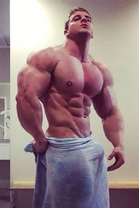 Beefy BodyBuilder With Insanely Big Cock